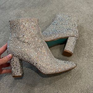 Sparkly Booties, super cute!